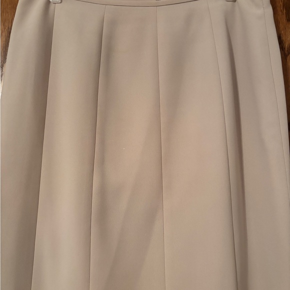 ON SALE!!! EUC Le Suit Size 12 Black Blazer with Beige Skirt Suit - Picture 9 of 14